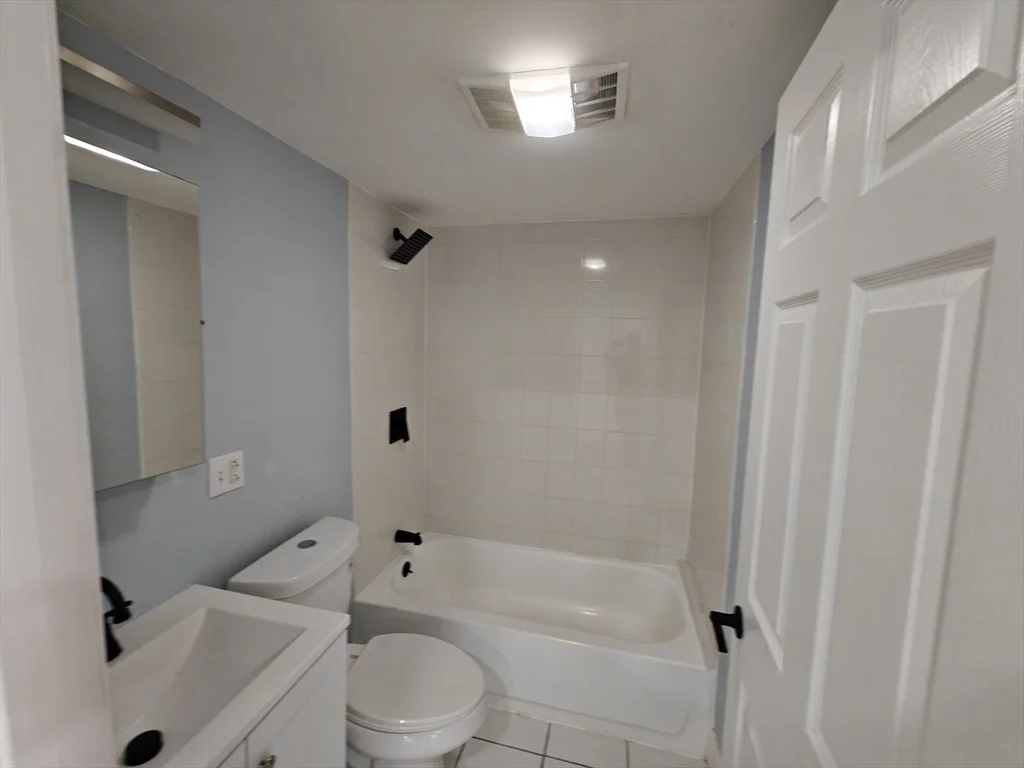 3 bed, 2 bath apartment for rent at 102 Mount Pleasant Ave Unit 2, Roxbury — photo 17 of 32