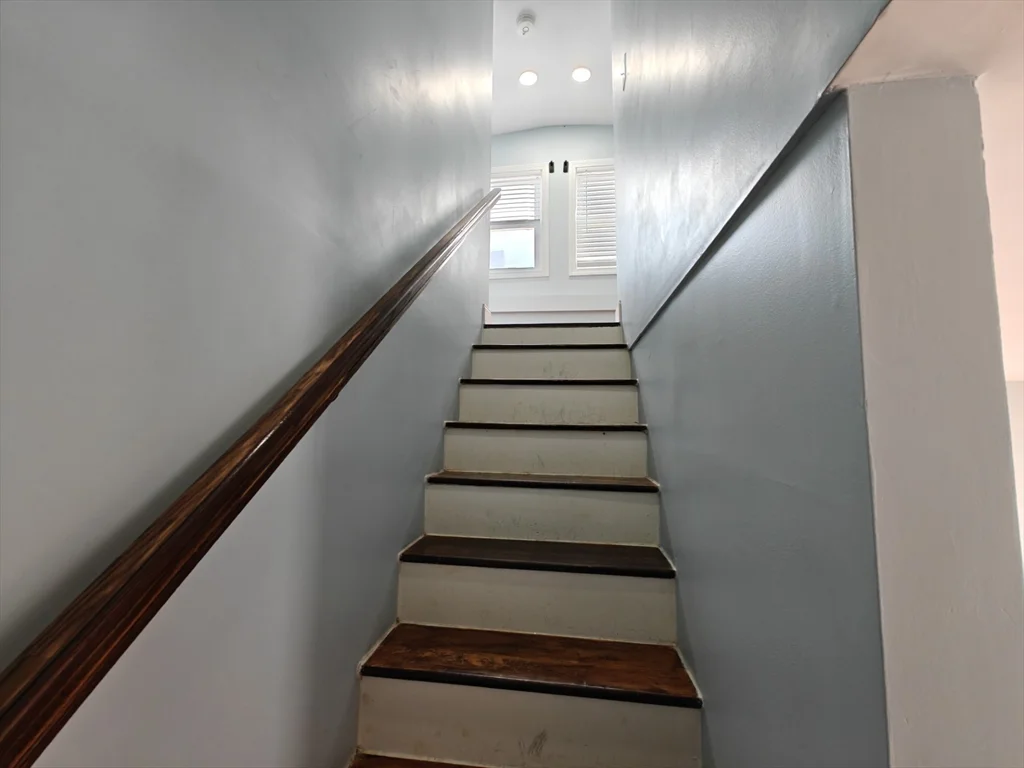 3 bed, 2 bath apartment for rent at 102 Mount Pleasant Ave Unit 2, Roxbury — photo 16 of 32