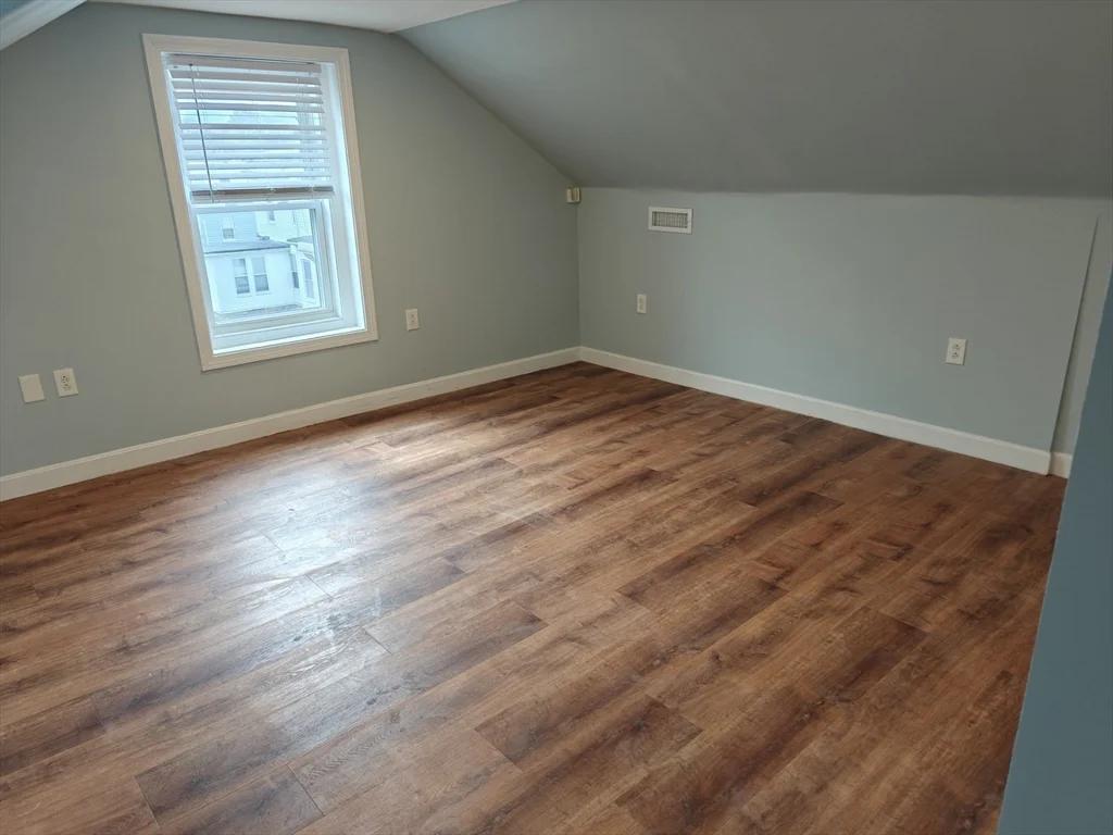 3 bed, 2 bath apartment for rent at 102 Mount Pleasant Ave Unit 2, Roxbury — photo 22 of 32