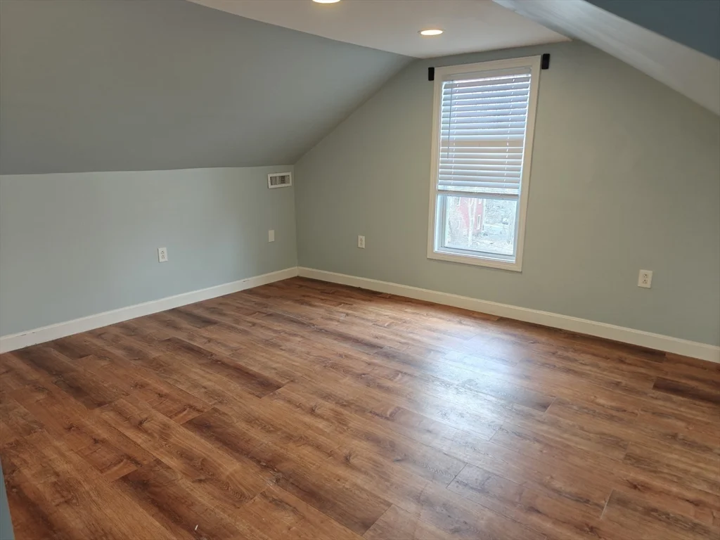 3 bed, 2 bath apartment for rent at 102 Mount Pleasant Ave Unit 2, Roxbury — photo 23 of 32