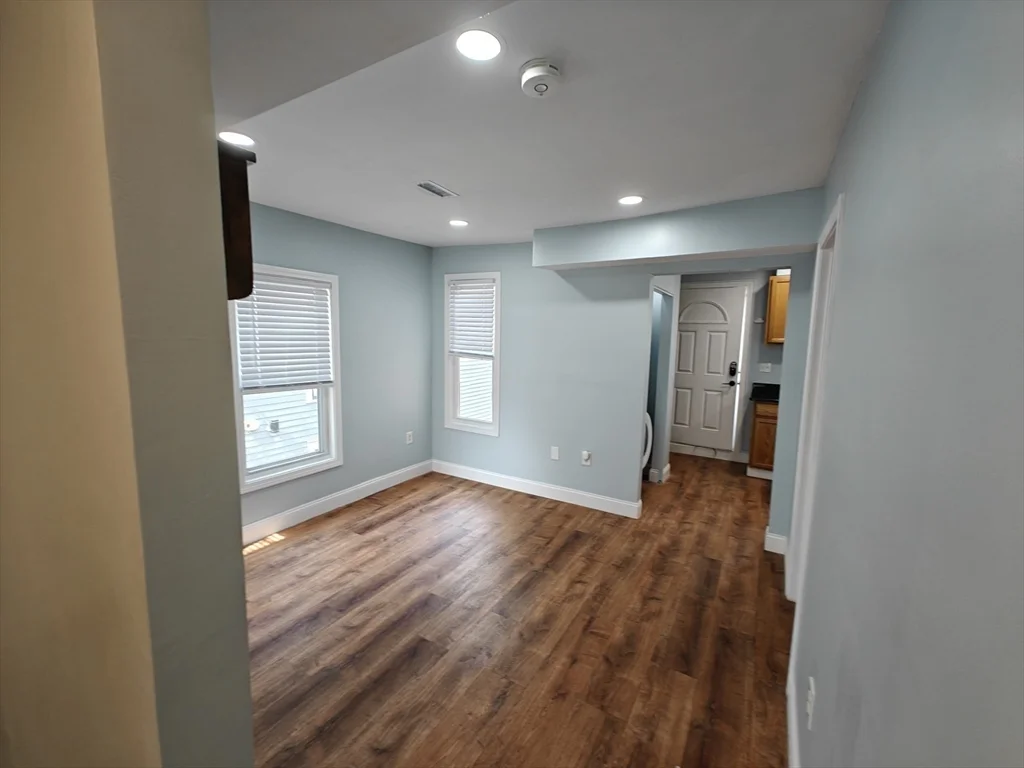 3 bed, 2 bath apartment for rent at 102 Mount Pleasant Ave Unit 2, Roxbury — photo 11 of 32