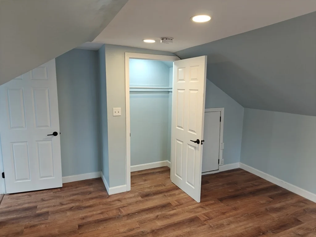 3 bed, 2 bath apartment for rent at 102 Mount Pleasant Ave Unit 2, Roxbury — photo 20 of 32