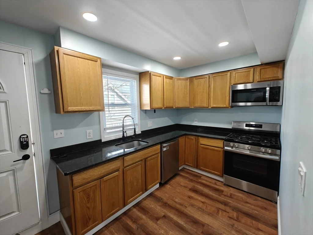 3 bed, 2 bath apartment for rent at 102 Mount Pleasant Ave Unit 2, Roxbury — photo 7 of 32