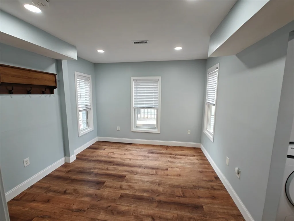 3 bed, 2 bath apartment for rent at 102 Mount Pleasant Ave Unit 2, Roxbury — photo 10 of 32