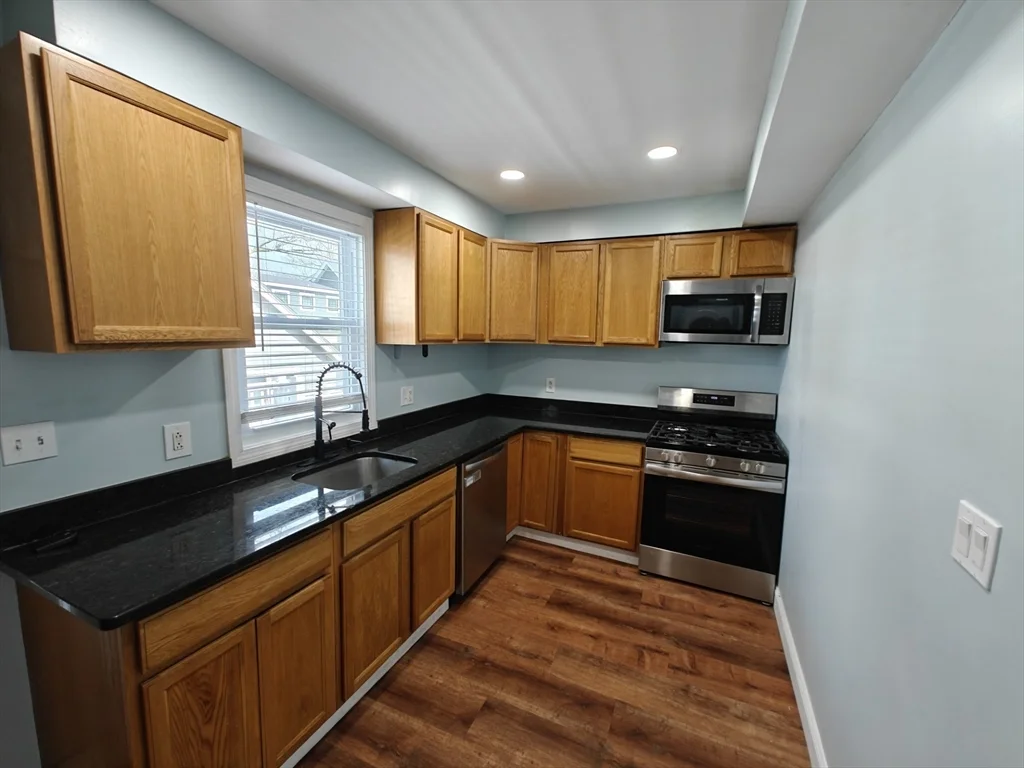 3 bed, 2 bath apartment for rent at 102 Mount Pleasant Ave Unit 2, Roxbury — photo 6 of 32