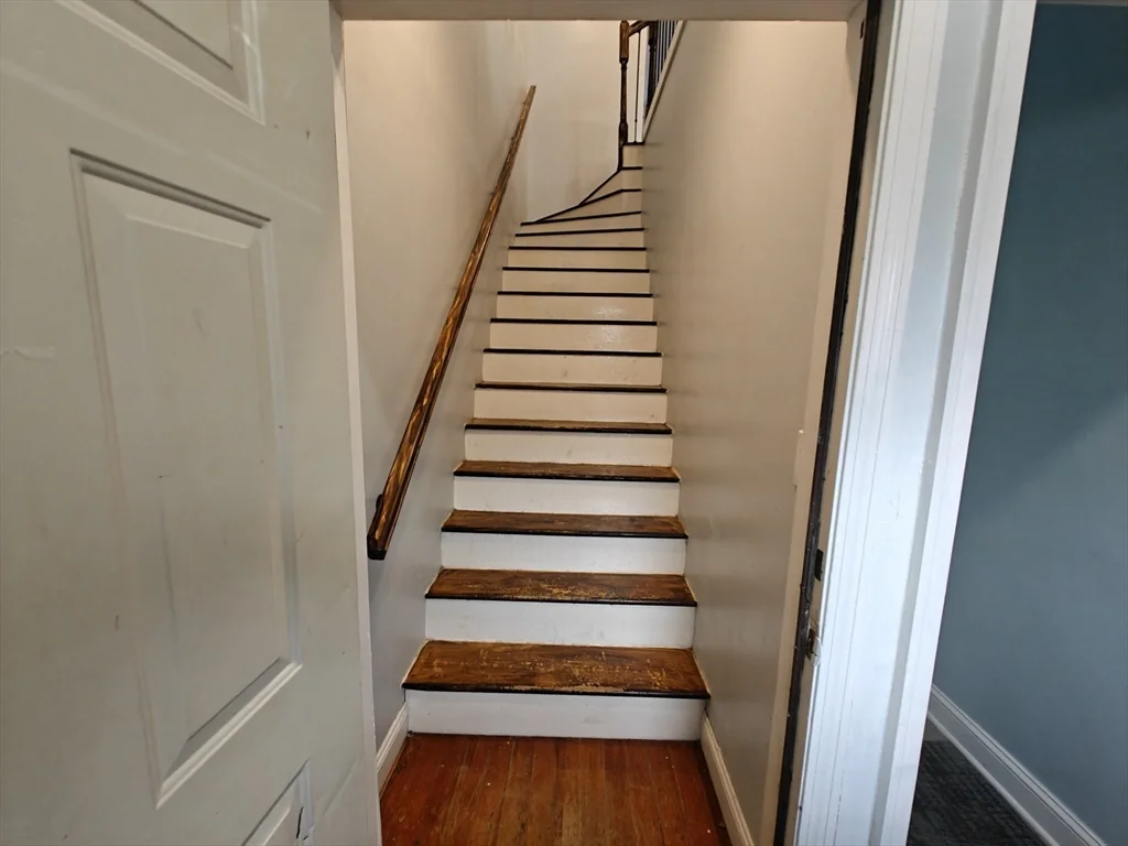 3 bed, 2 bath apartment for rent at 102 Mount Pleasant Ave Unit 2, Roxbury — photo 3 of 32