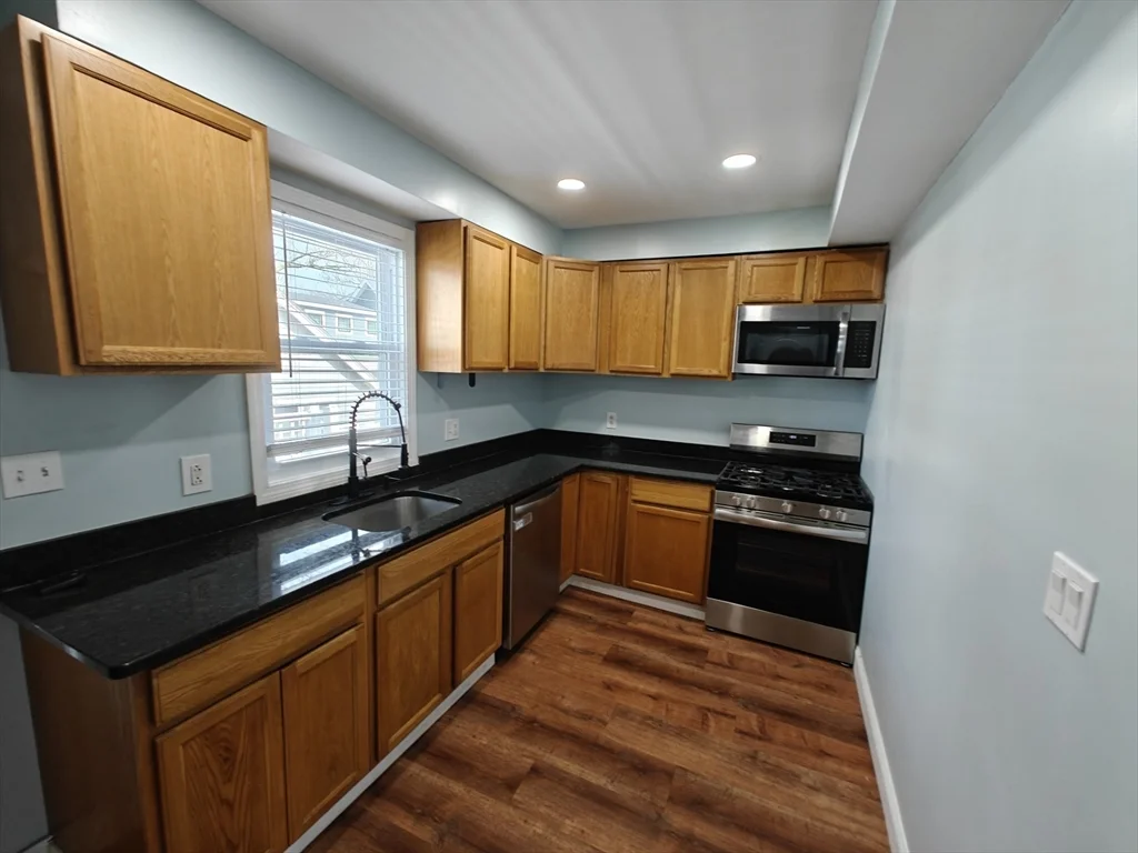 3 bed, 2 bath apartment for rent at 102 Mount Pleasant Ave Unit 2, Roxbury — photo 5 of 32