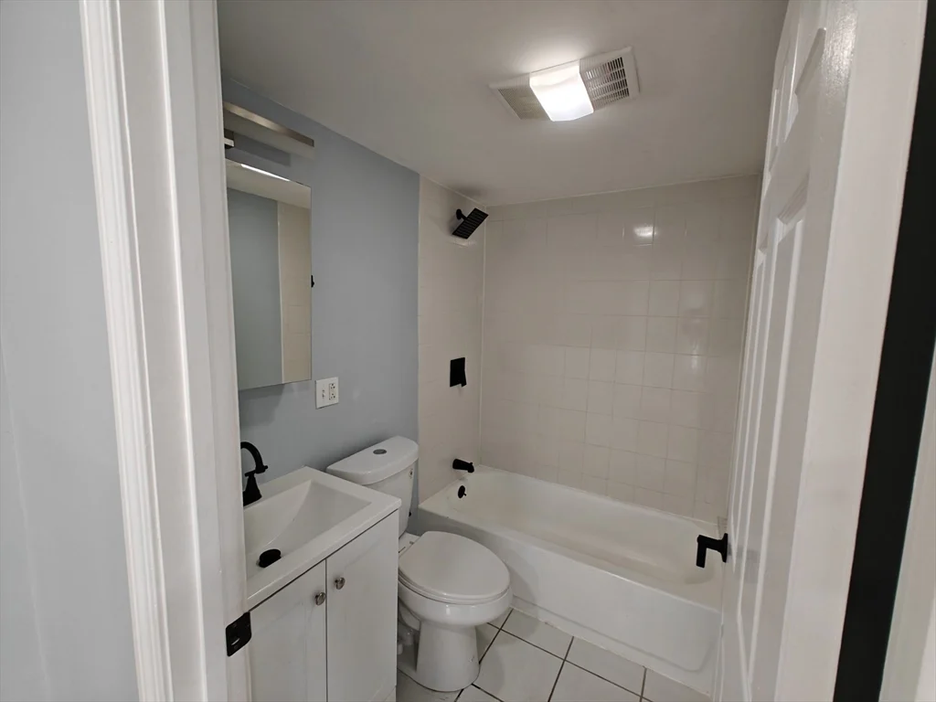 3 bed, 2 bath apartment for rent at 102 Mount Pleasant Ave Unit 2, Roxbury — photo 18 of 32