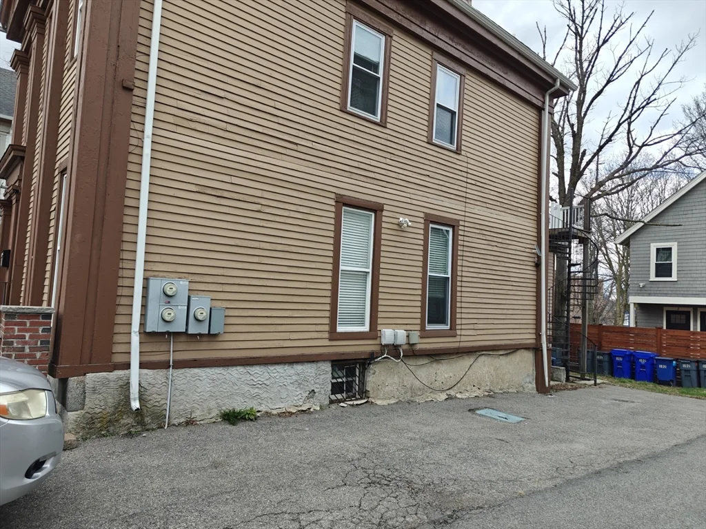 3 bed, 2 bath apartment for rent at 102 Mount Pleasant Ave Unit 2, Roxbury — photo 31 of 32