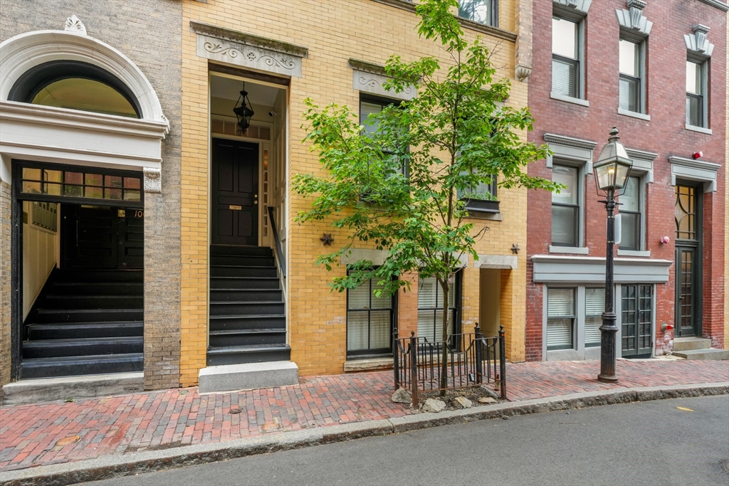 2 bed, 2 bath apartment for rent at 102 Myrtle St, Beacon Hill — photo 30 of 32