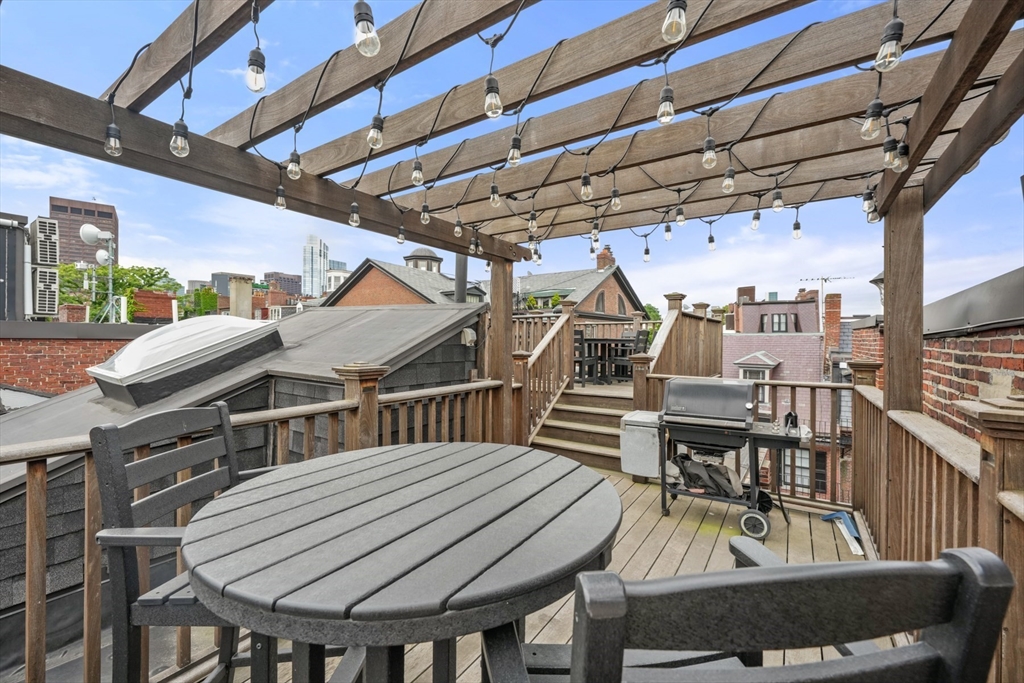 2 bed, 2 bath apartment for rent at 102 Myrtle St, Beacon Hill — photo 27 of 32