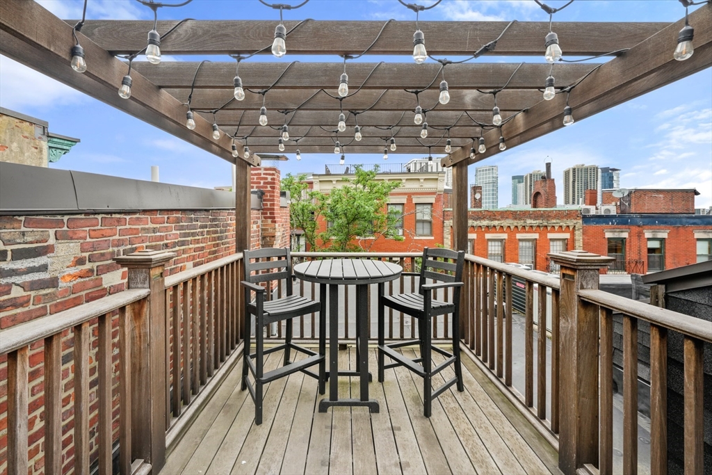 2 bed, 2 bath apartment for rent at 102 Myrtle St, Beacon Hill — photo 24 of 32