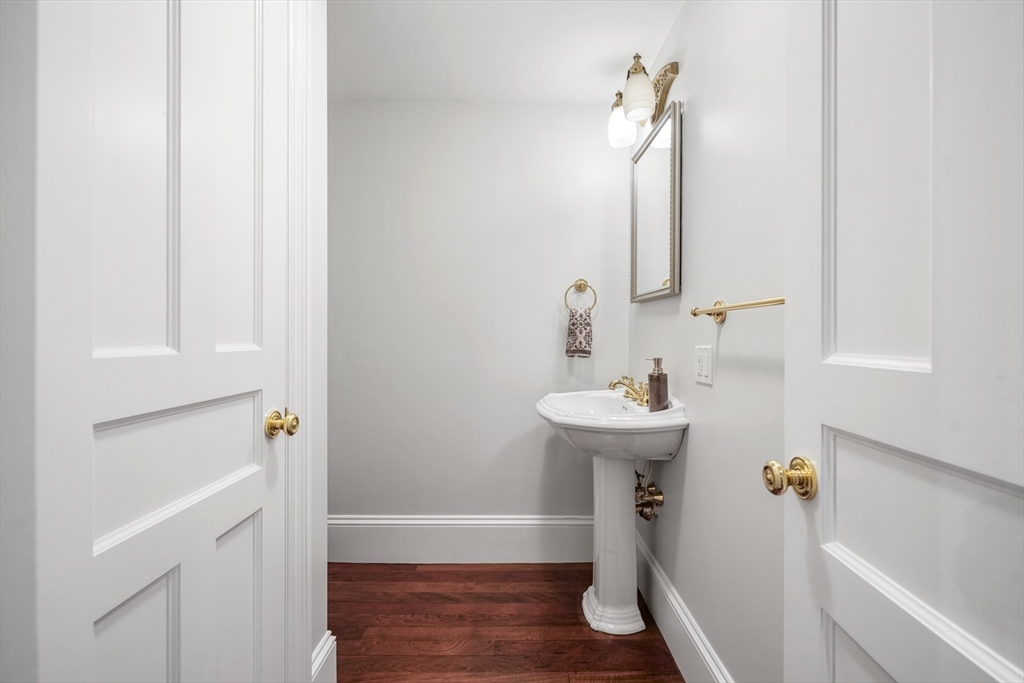 2 bed, 2 bath apartment for rent at 102 Myrtle St, Beacon Hill — photo 10 of 32