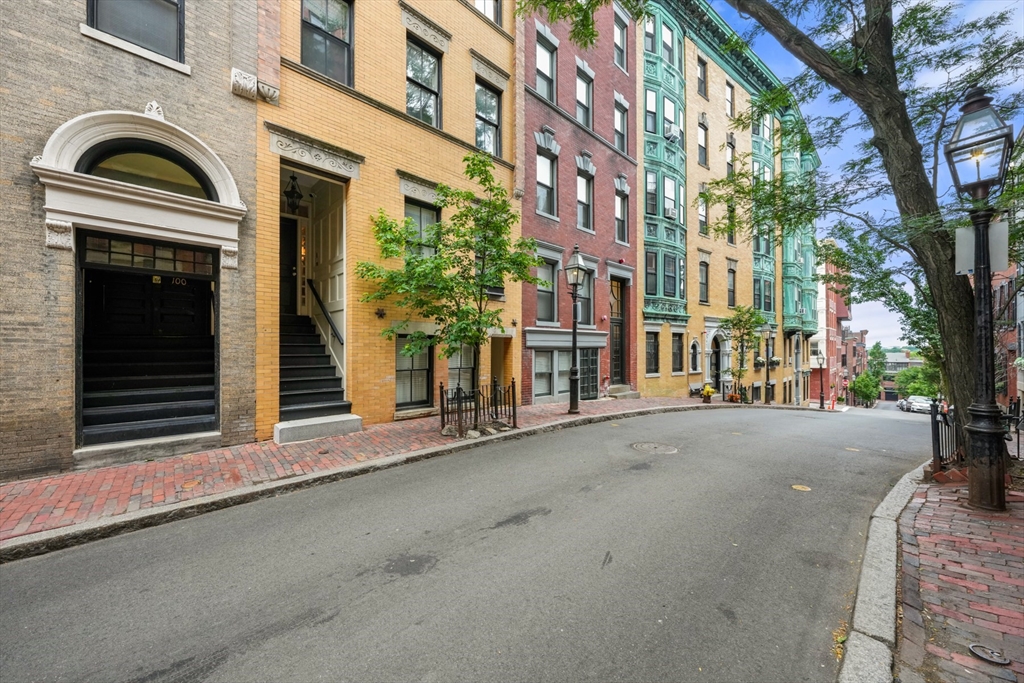 2 bed, 2 bath apartment for rent at 102 Myrtle St, Beacon Hill — photo 31 of 32