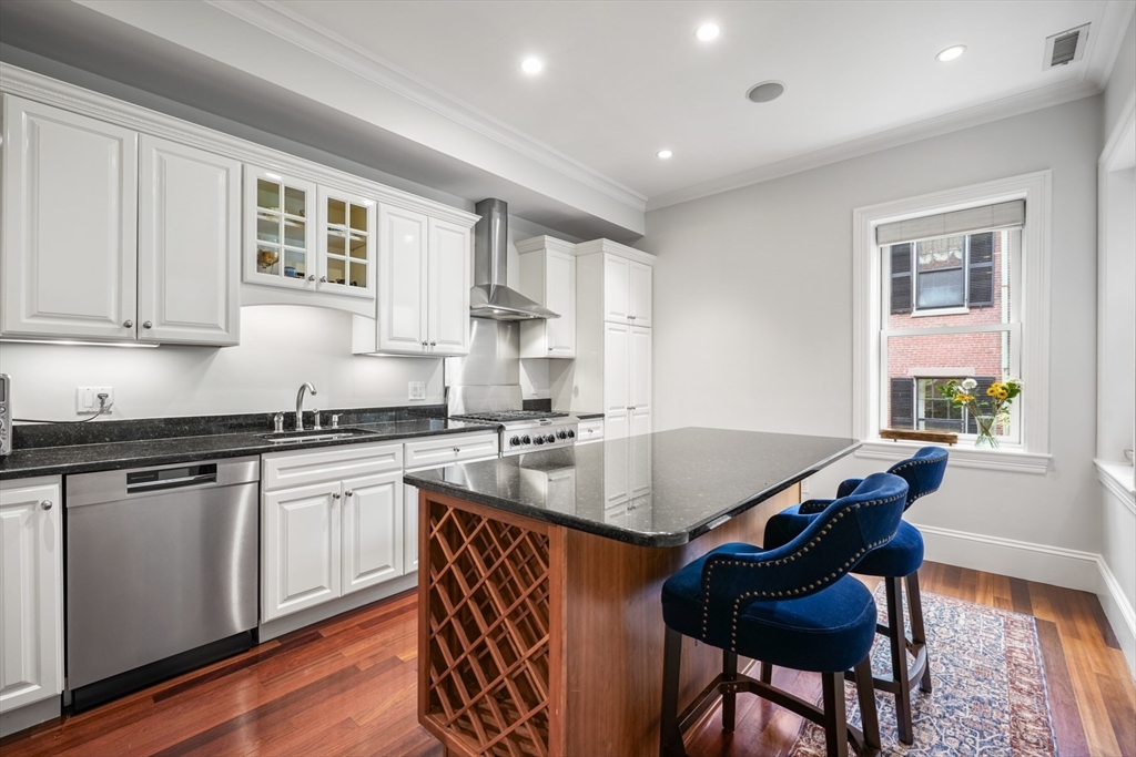 2 bed, 2 bath apartment for rent at 102 Myrtle St, Beacon Hill — photo 5 of 32