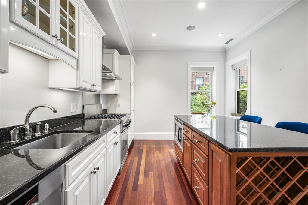 2 bed, 2 bath apartment for rent at 102 Myrtle St, Beacon Hill — photo 7 of 32