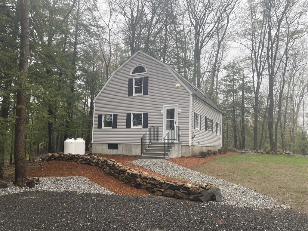 2 bed, 1 bath apartment for rent at 102 New Templeton Rd, Hubbardston — photo 3 of 20