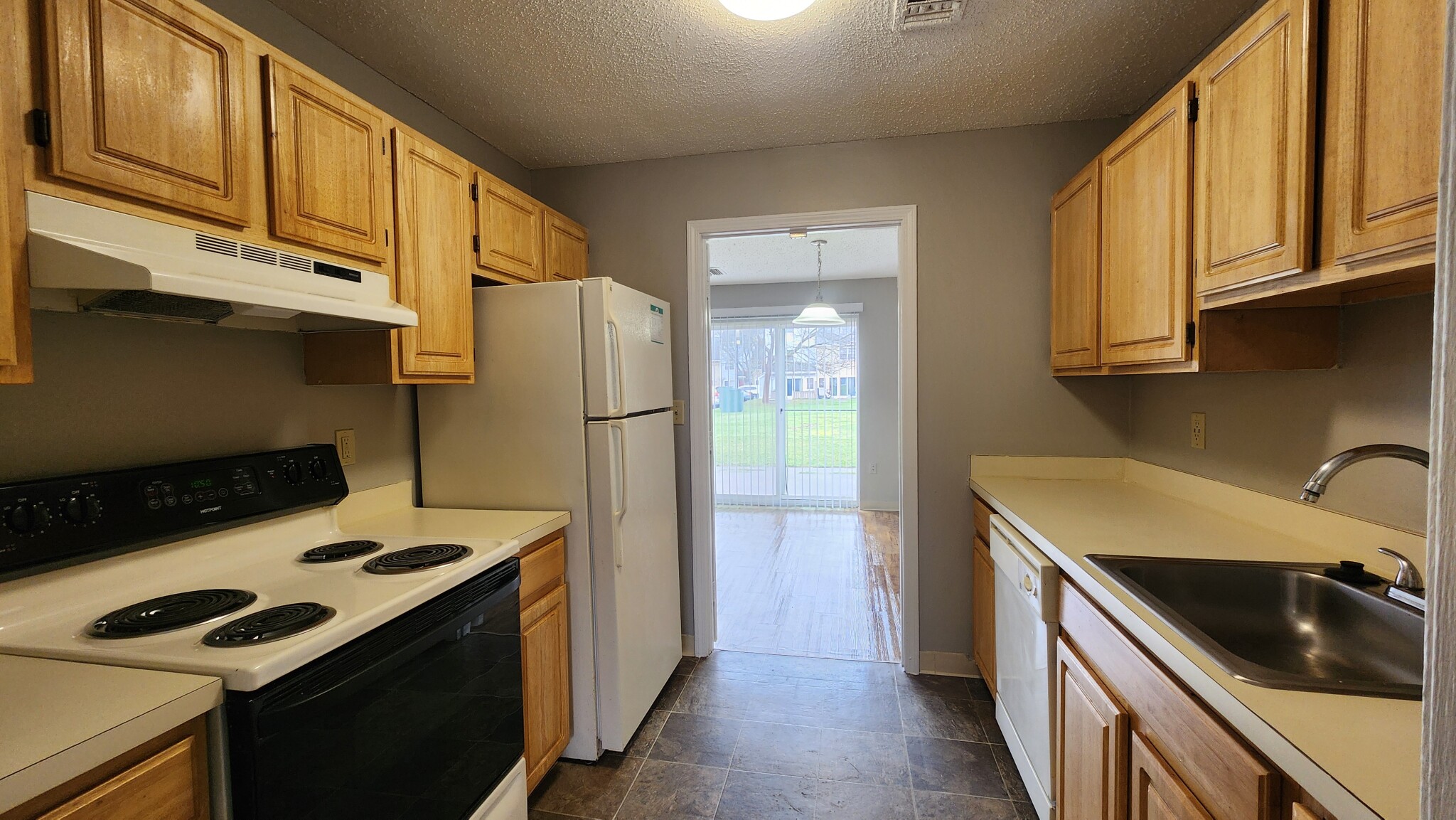 3 bed, 1.5 bath apartment for rent at 102 North Point Dr Unit 102, Dorchester — photo 3 of 31