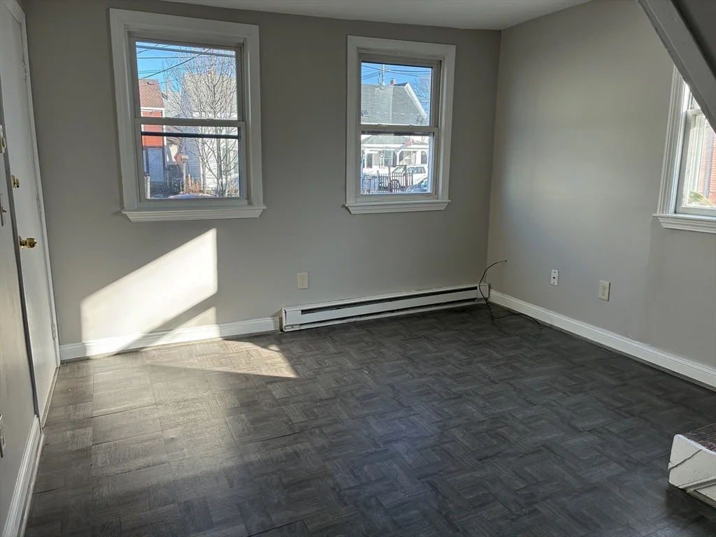 2 bed, 1 bath apartment for rent at 102 Pleasant St Unit 1, Gloucester — photo 4 of 6