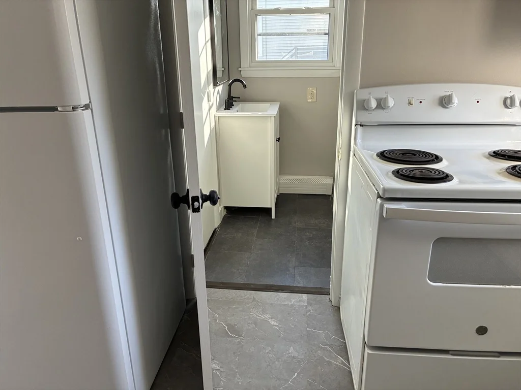 2 bed, 1 bath apartment for rent at 102 Pleasant St Unit 1, Gloucester — photo 2 of 6