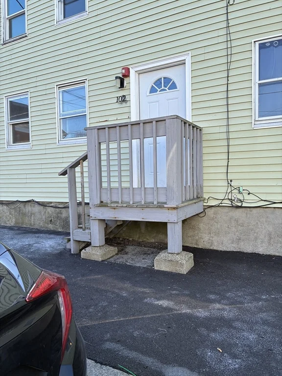 2 bed, 1 bath apartment for rent at 102 Pleasant St Unit 1, Gloucester — photo 1 of 6