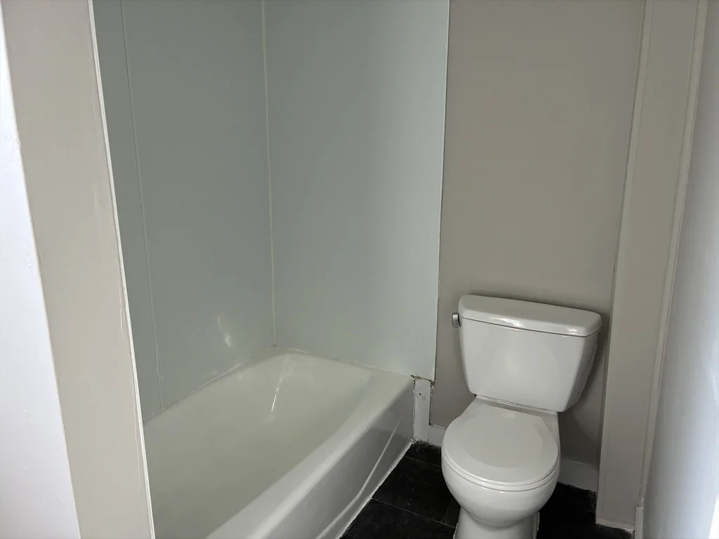 2 bed, 1 bath apartment for rent at 102 Pleasant St Unit 1, Gloucester — photo 3 of 6