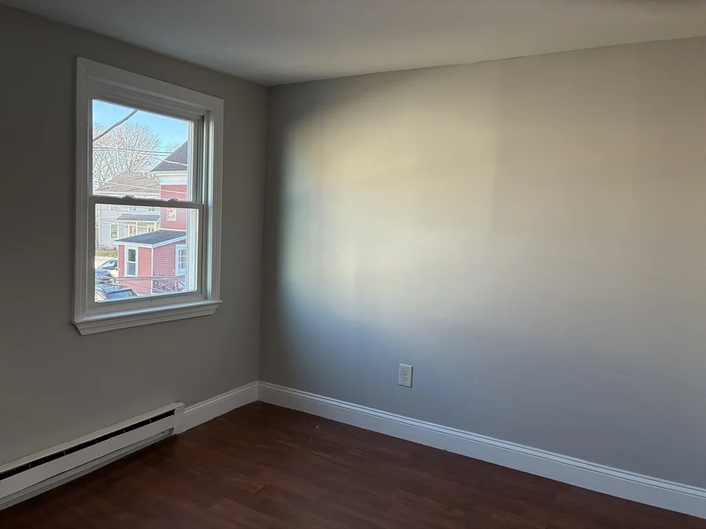 2 bed, 1 bath apartment for rent at 102 Pleasant St Unit 1, Gloucester — photo 5 of 6