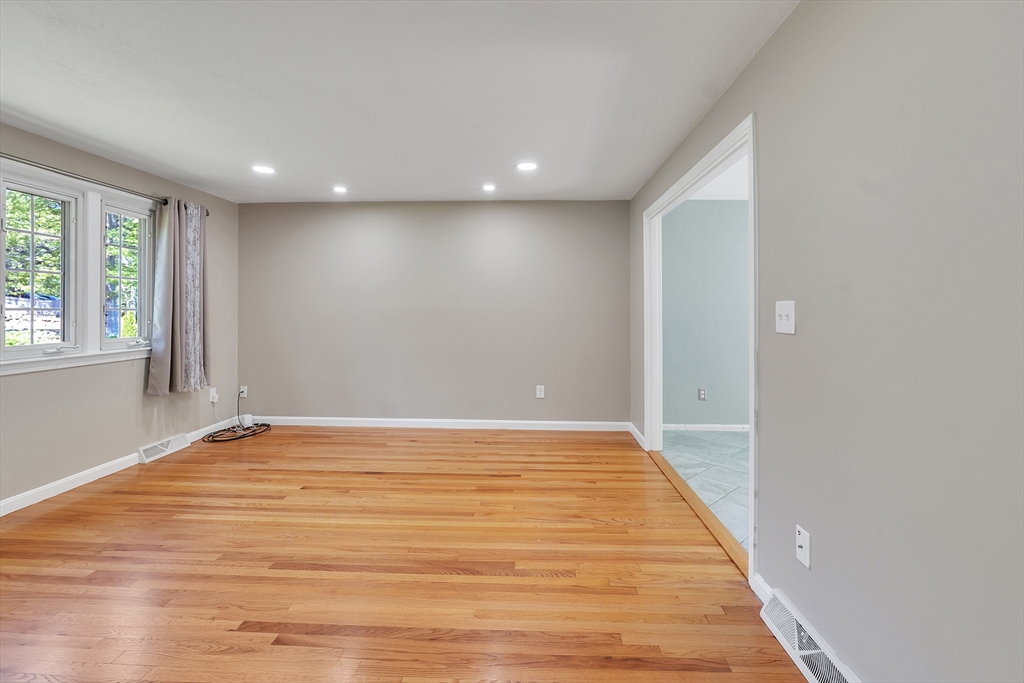 3 bed, 2 bath apartment for rent at 102 Prospect St, Ashland — photo 3 of 32
