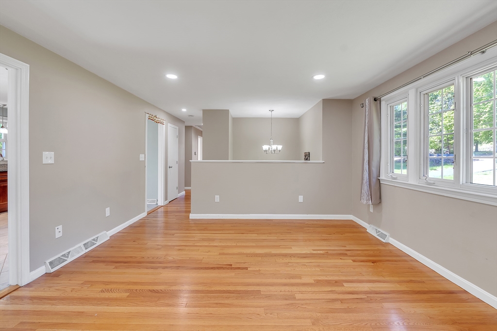 3 bed, 2 bath apartment for rent at 102 Prospect St, Ashland — photo 4 of 32