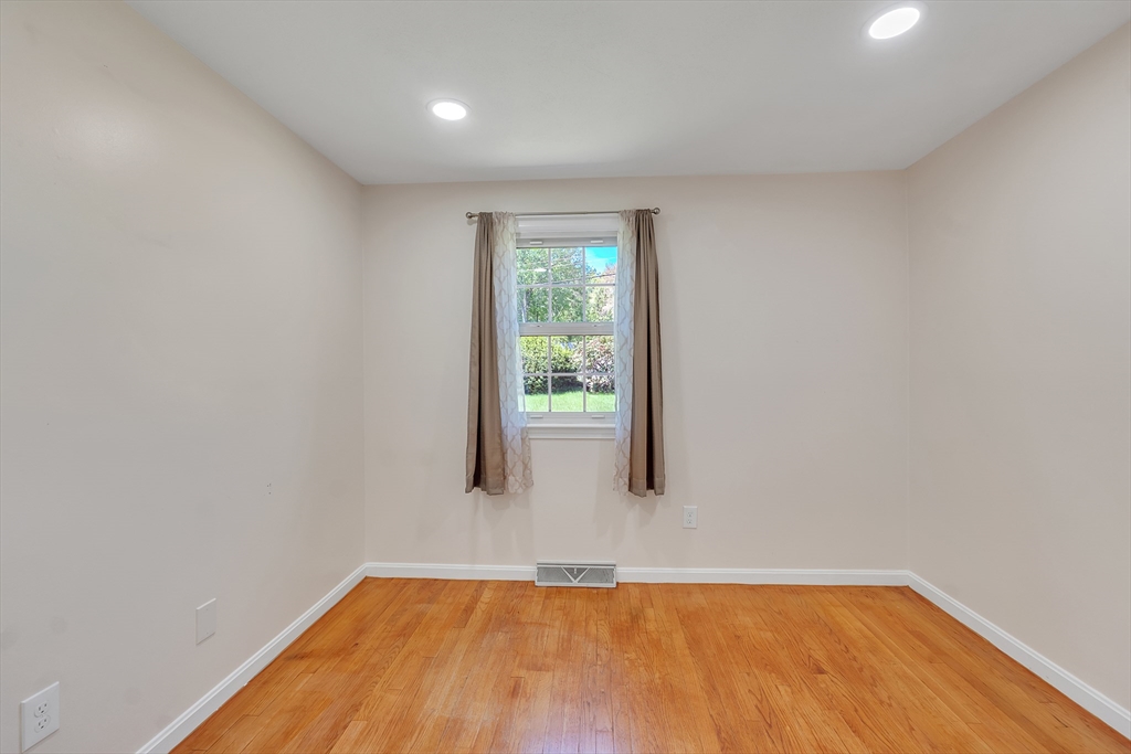 3 bed, 2 bath apartment for rent at 102 Prospect St, Ashland — photo 13 of 32