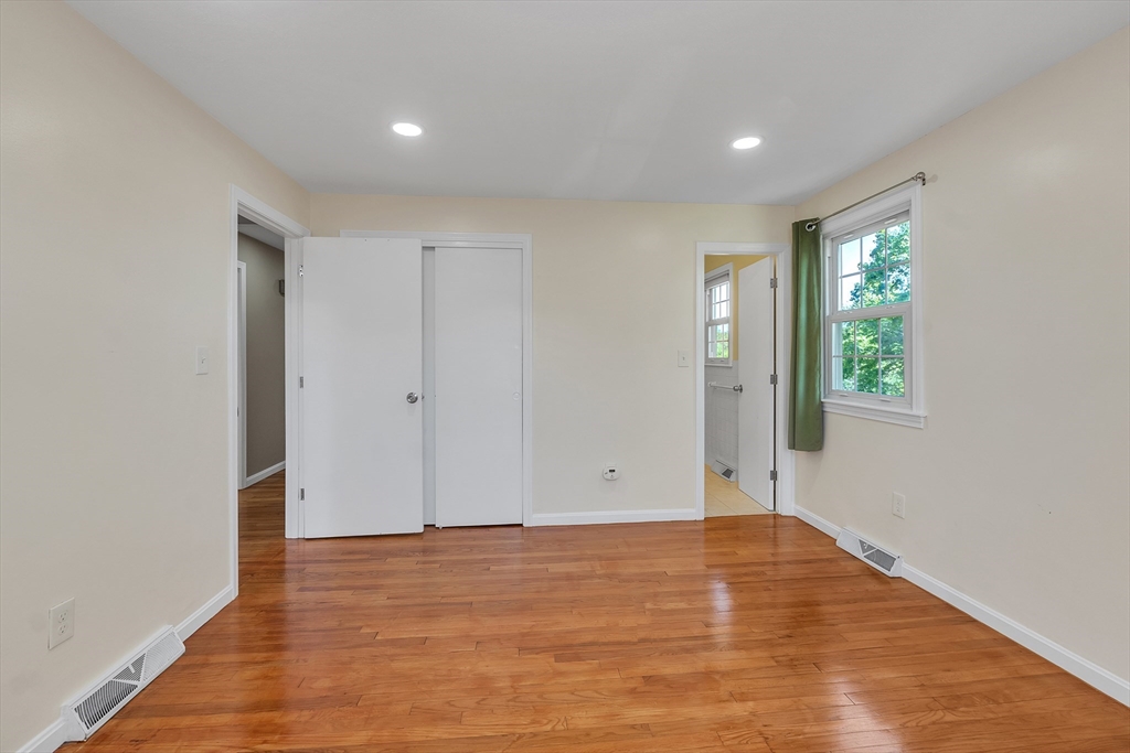 3 bed, 2 bath apartment for rent at 102 Prospect St, Ashland — photo 10 of 32