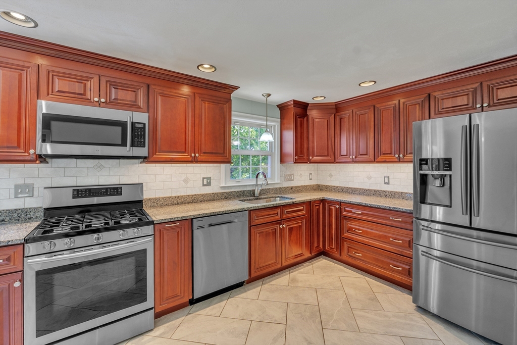 3 bed, 2 bath apartment for rent at 102 Prospect St, Ashland — photo 5 of 32
