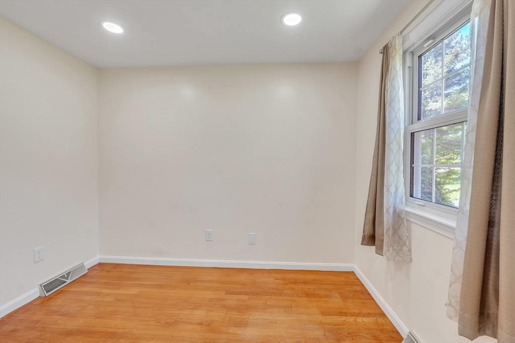 3 bed, 2 bath apartment for rent at 102 Prospect St, Ashland — photo 14 of 32