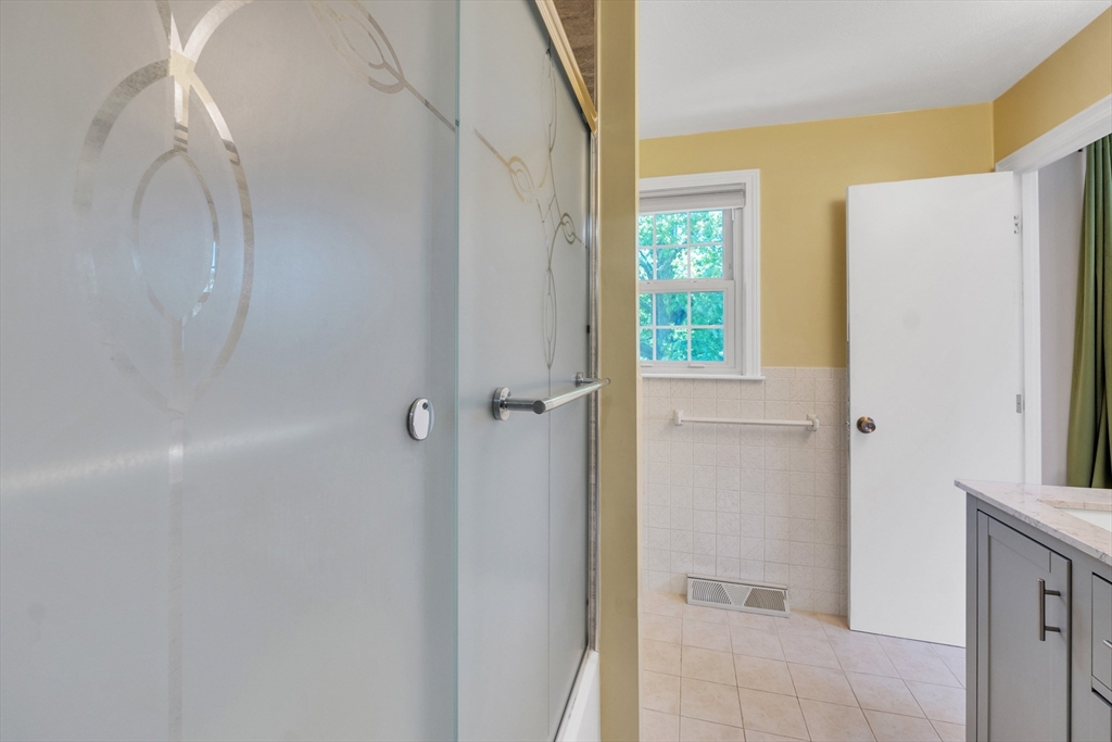 3 bed, 2 bath apartment for rent at 102 Prospect St, Ashland — photo 11 of 32