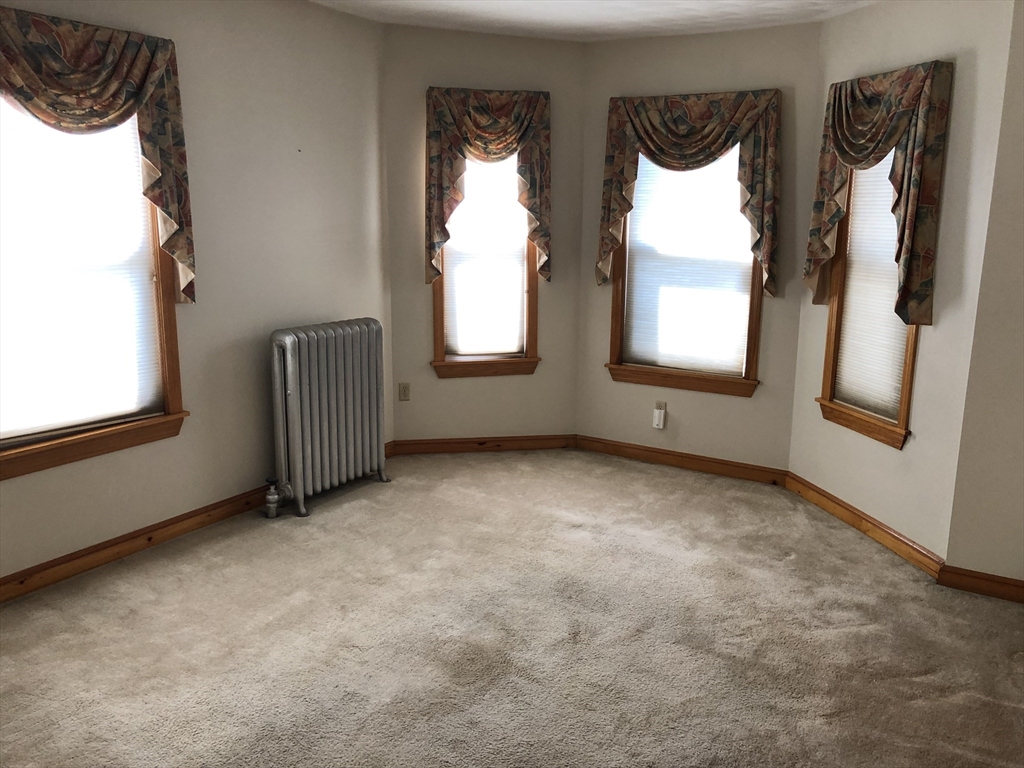 2 bed, 1 bath apartment for rent at 102 Prospect Unit R1, Ward Two — photo 4 of 9