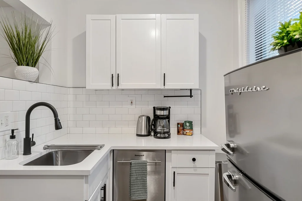2 bed, 2 bath apartment for rent at 102 Revere St Unit 1A, Beacon Hill — photo 10 of 28
