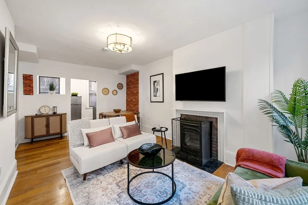 2 bed, 2 bath apartment for rent at 102 Revere St Unit 1A, Beacon Hill