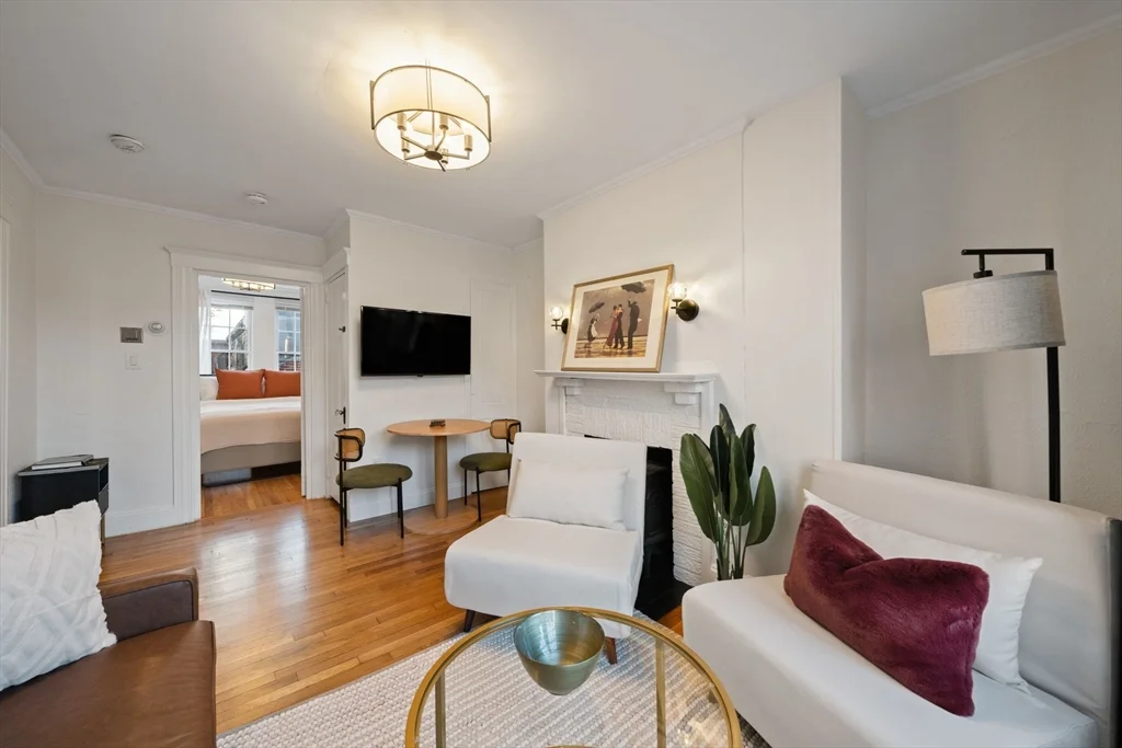 1 bed, 1 bath apartment for rent at 102 Revere St Unit 4, Beacon Hill — photo 3 of 19