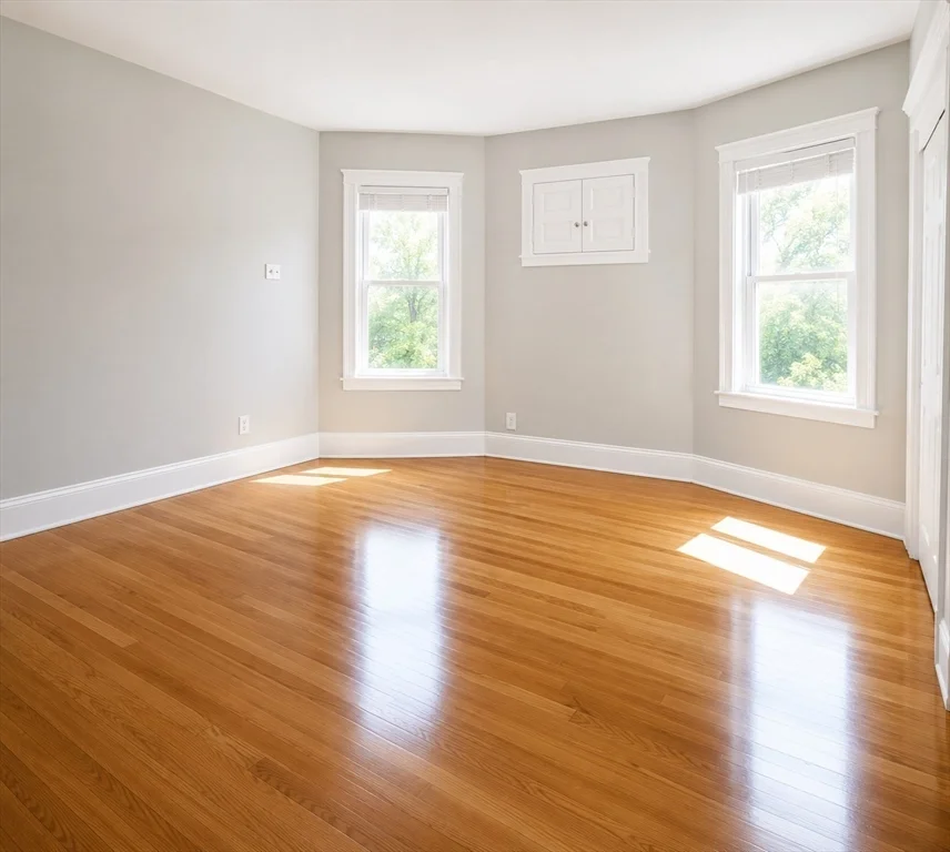 3 bed, 1 bath apartment for rent at 102 Saxton St Unit 3, Dorchester — photo 3 of 10