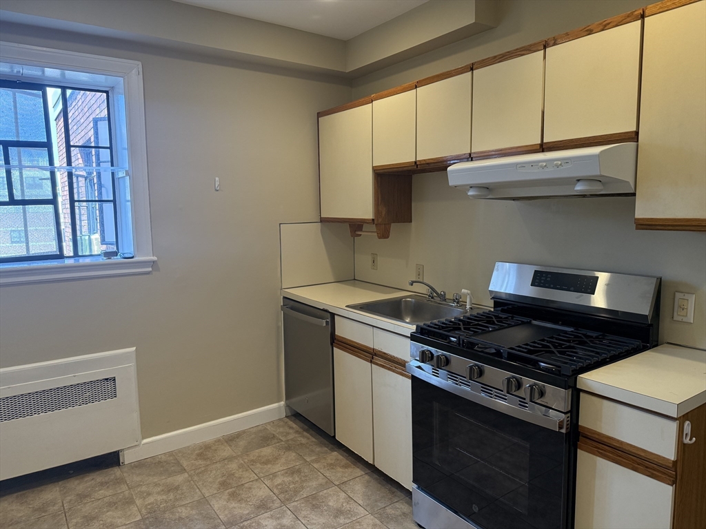 2 bed, 1 bath apartment for rent at 102 Sewall Ave Unit 5, Coolidge Corner — photo 3 of 13