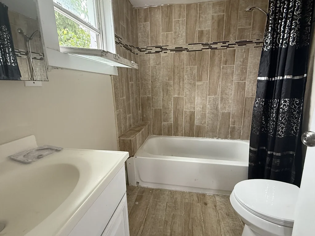 2 bed, 1 bath apartment for rent at 102 Tremont St Unit 1, Fall River — photo 5 of 12