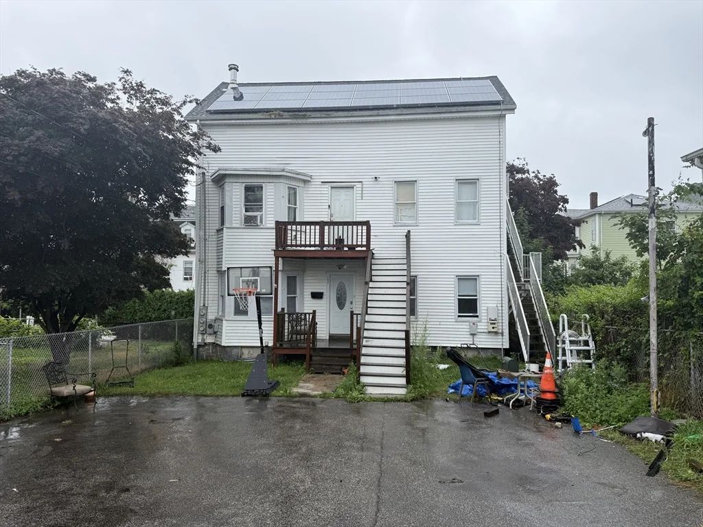 2 bed, 1 bath apartment for rent at 102 Tremont St Unit 1, Fall River — photo 2 of 12