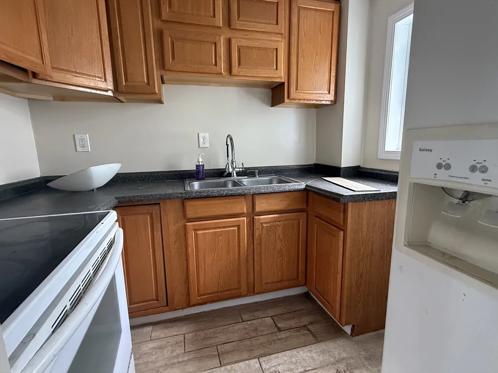 2 bed, 1 bath apartment for rent at 102 Tremont St Unit 1, Fall River — photo 10 of 12