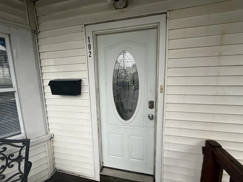 2 bed, 1 bath apartment for rent at 102 Tremont St Unit 1, Fall River — photo 3 of 12