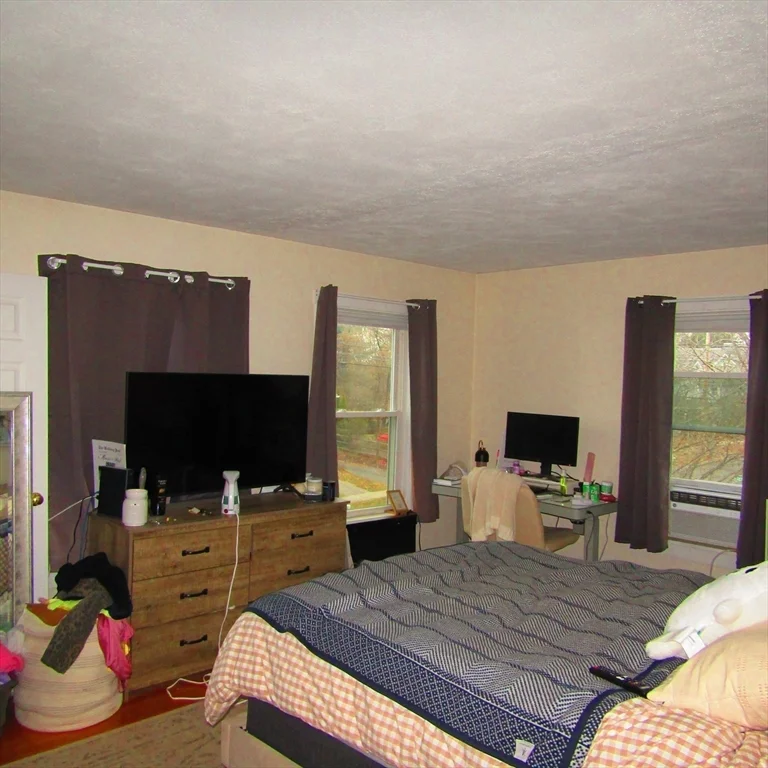 2 bed, 1 bath apartment for rent at 102 Vernon St Unit 2, Northampton — photo 9 of 14