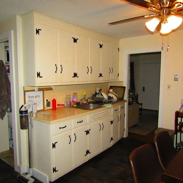 2 bed, 1 bath apartment for rent at 102 Vernon St Unit 2, Northampton — photo 4 of 14