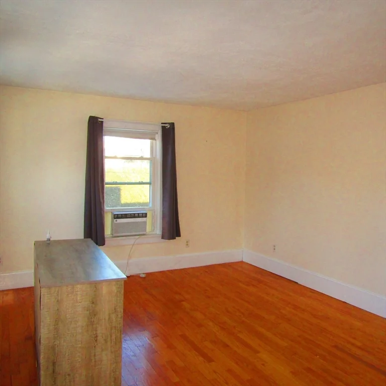 2 bed, 1 bath apartment for rent at 102 Vernon St Unit 2, Northampton — photo 11 of 14