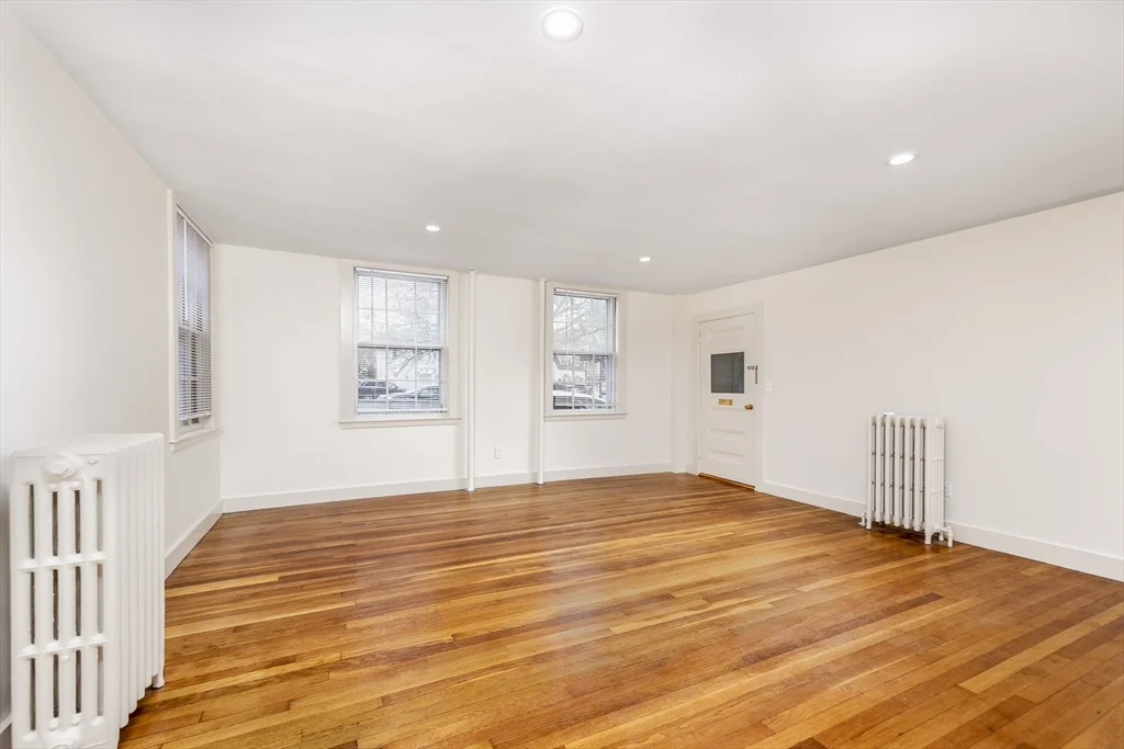 1 bed, 1 bath apartment for rent at 102 Washington St Unit 1, Old Town — photo 3 of 14