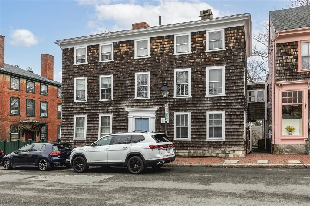 1 bed, 1 bath apartment for rent at 102 Washington St Unit 1, Old Town — photo 1 of 14