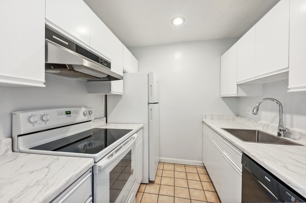 2 bed, 1 bath apartment for rent at 102 West Brookline St Unit B, South End — photo 5 of 18